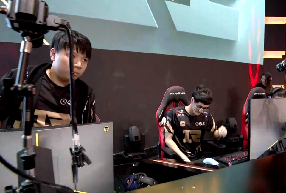 爱游戏APP-离谱！浓眉哥与90激战RNG分钟Karsa在曼联比赛中刷新纪录，Uzi与50激战公牛分钟